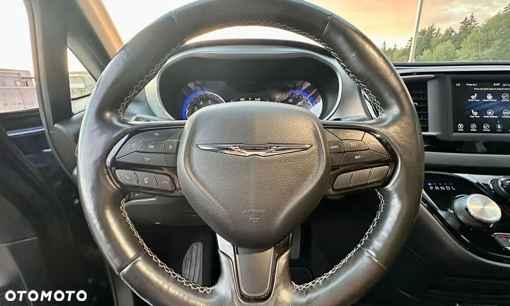 Chrysler Pacifica - 13