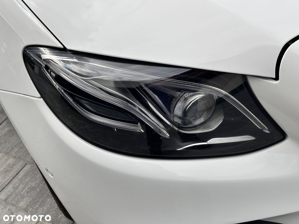 Mercedes-Benz Klasa E 200 4-Matic 9G-TRONIC - 11