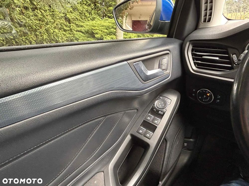 Ford Focus 1.5 EcoBoost Active X - 12