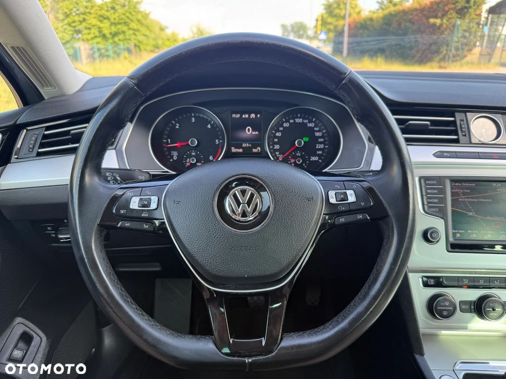 Volkswagen Passat - 22