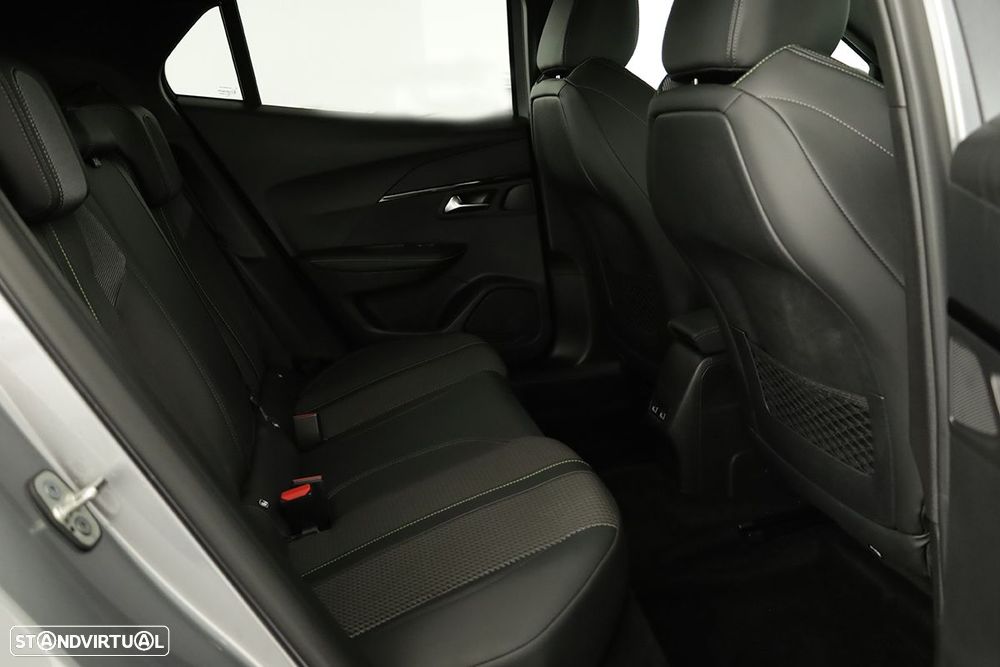 Peugeot e-2008 50 kWh GT - 23