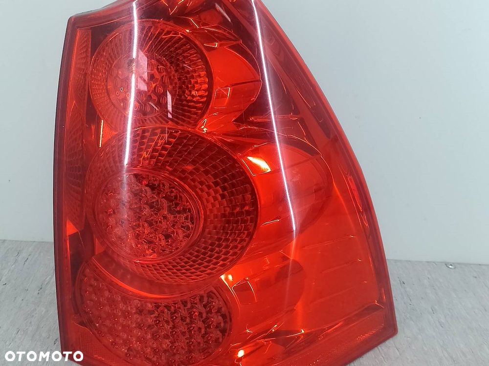 LAMPA TYLNA PRAWA PEUGEOT 307 SW 557684A - 1