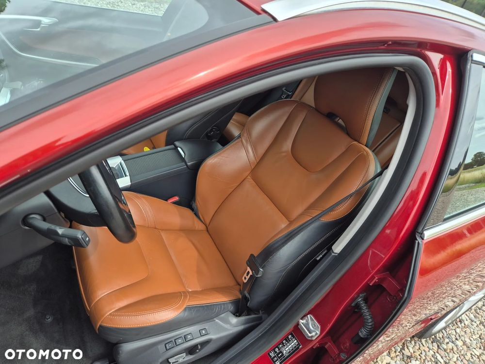 Volvo V60 D6 AWD Plug-in Hybrid R-Design Summum - 23