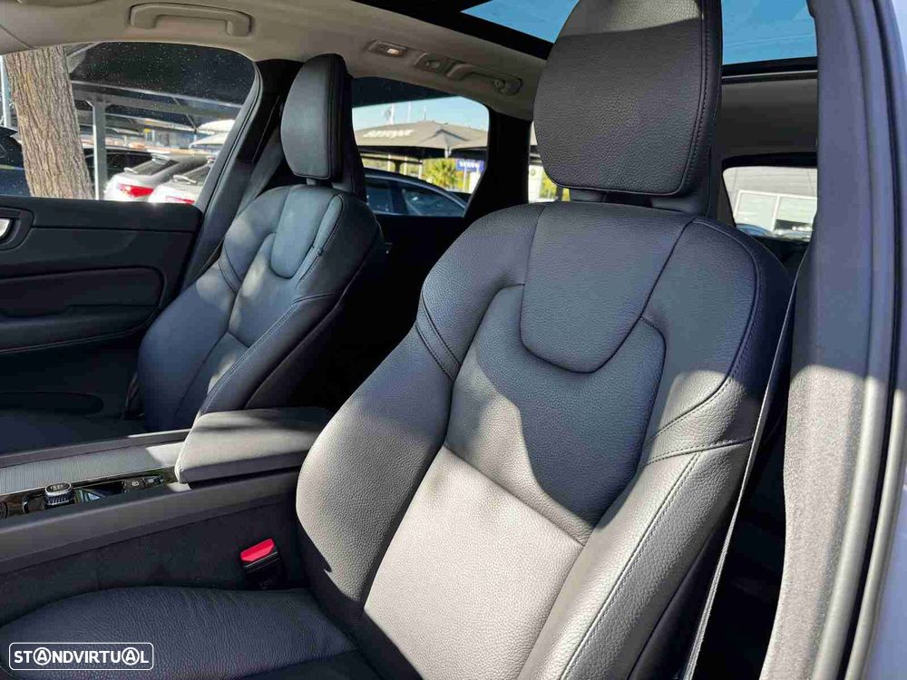 Volvo XC 60 2.0 T6 PHEV Plus Dark AWD - 10