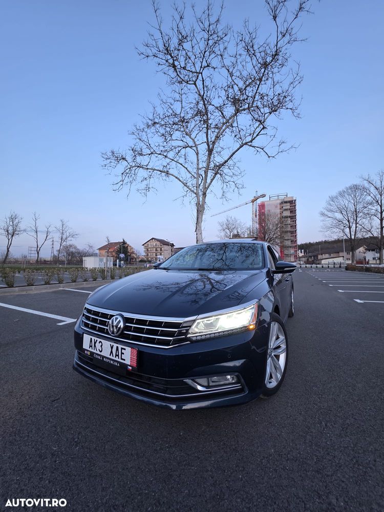 Volkswagen Passat - 1