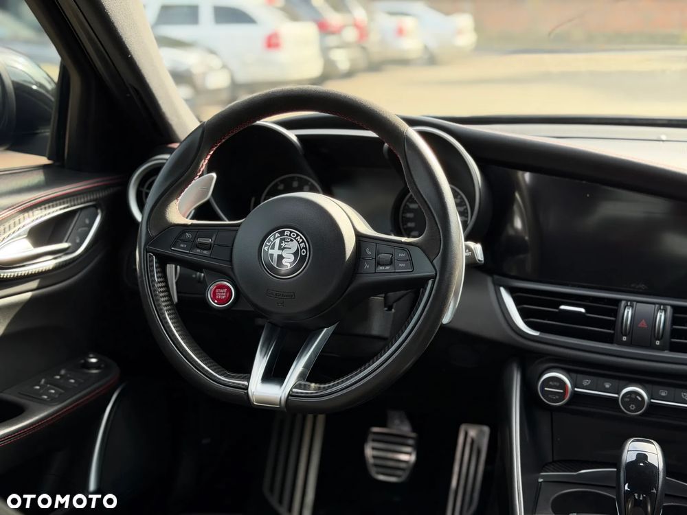 Alfa Romeo Giulia 2.9 V6 Bi-Turbo AT8 Quadrifoglio - 13