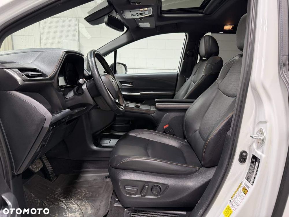 Toyota Sienna - 7