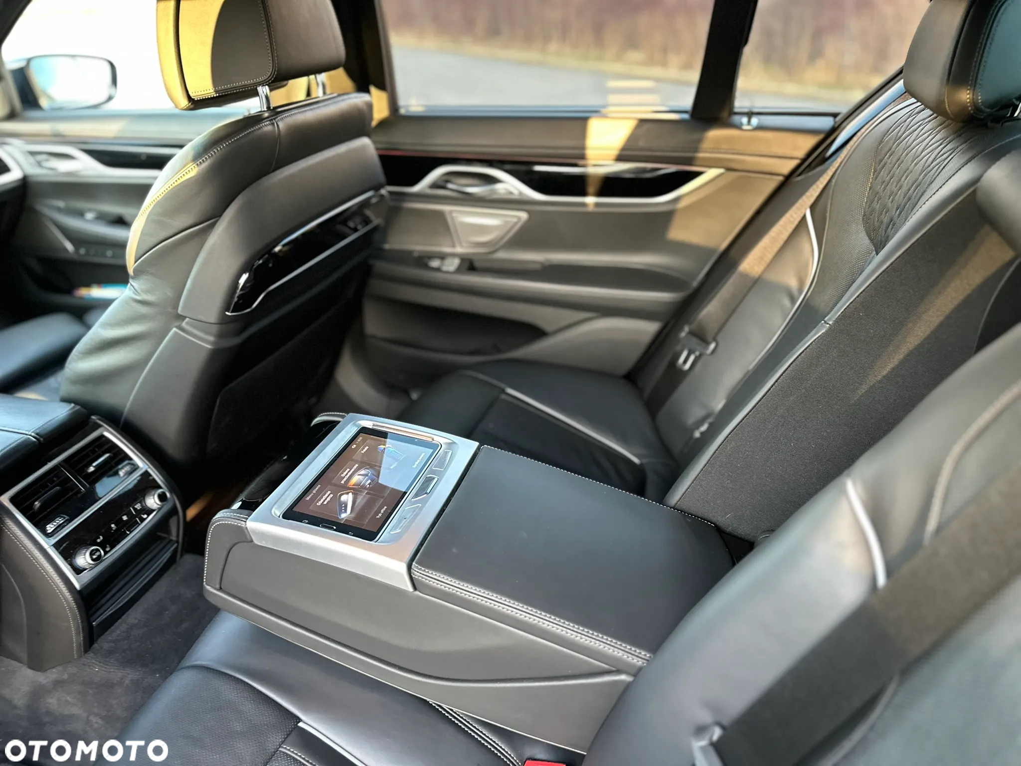 BMW Seria 7 750i xDrive - 20