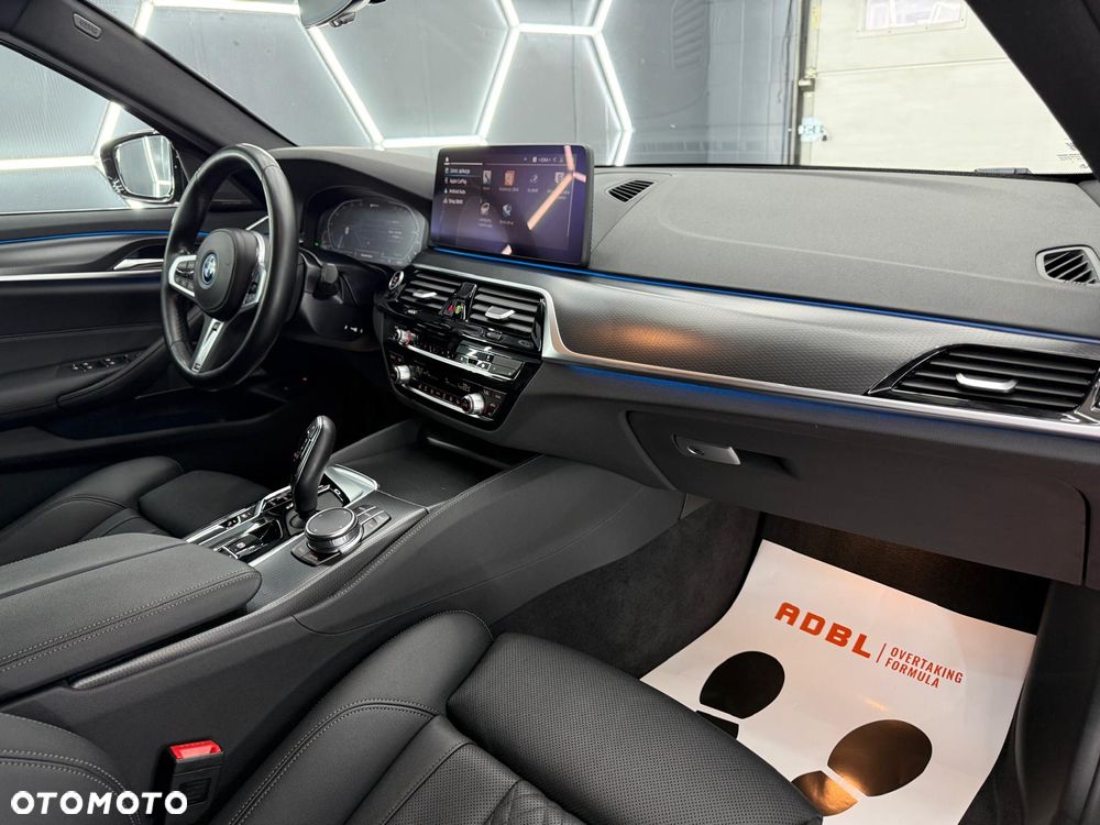 BMW Seria 5 530e xDrive M Sport sport - 36