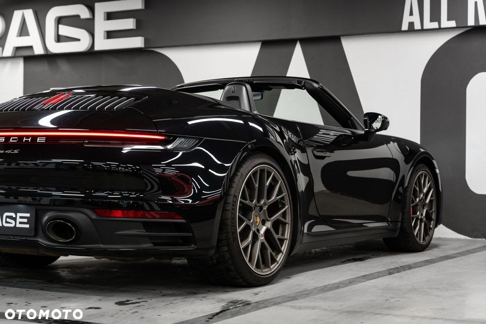 Porsche 911 Carrera 4S - 15