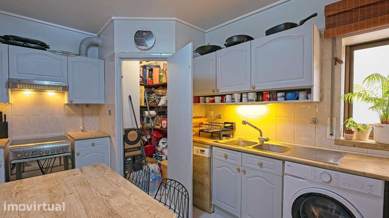 Apartamento T4 a curta distância da estação do Pragal, Almada - Grande imagem: 4/24