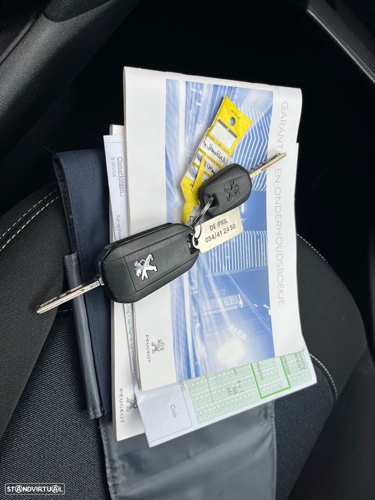 Peugeot 208 1.2 PureTech Access - 46