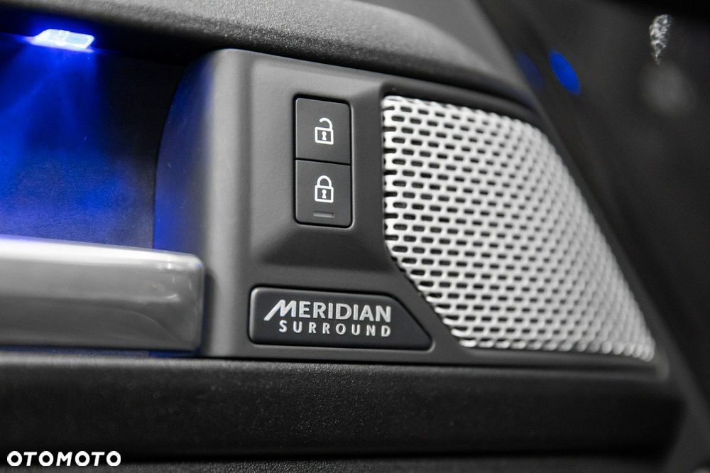 Land Rover Defender - 34