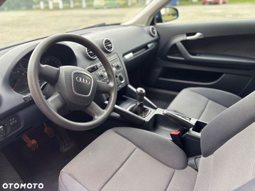 Audi A3 3-drzwiowe 1.6 Ambiente - 11