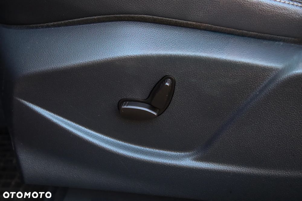 Ford Grand C-MAX 2.0 TDCi Champions Edition - 38