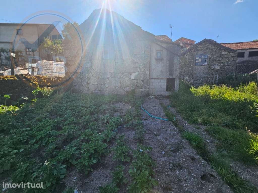 Ruína em pedra para restauro, em Vilar de Cunhas, Cabeceiras de Basto - Grande imagem: 5/29