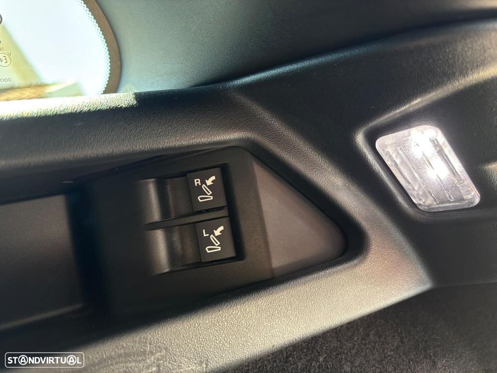 Land Rover Discovery Sport - 28