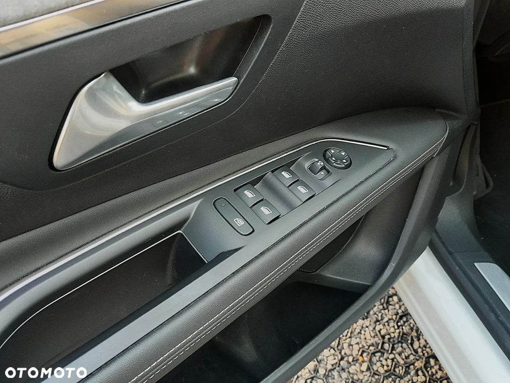 Peugeot 3008 Hybrid4 300 e-EAT8 GT - 9