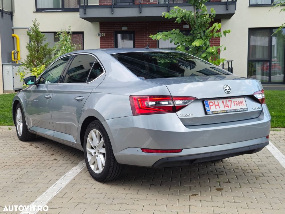 Skoda Superb 2.0 TDI Style - 6