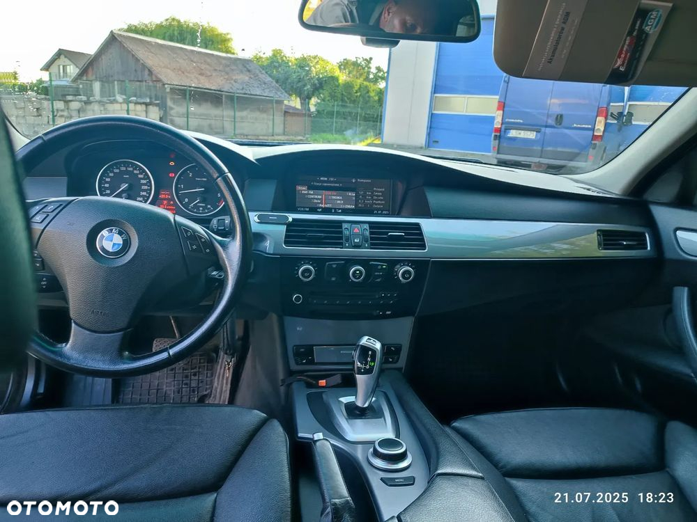 BMW Seria 5 530d Touring - 16