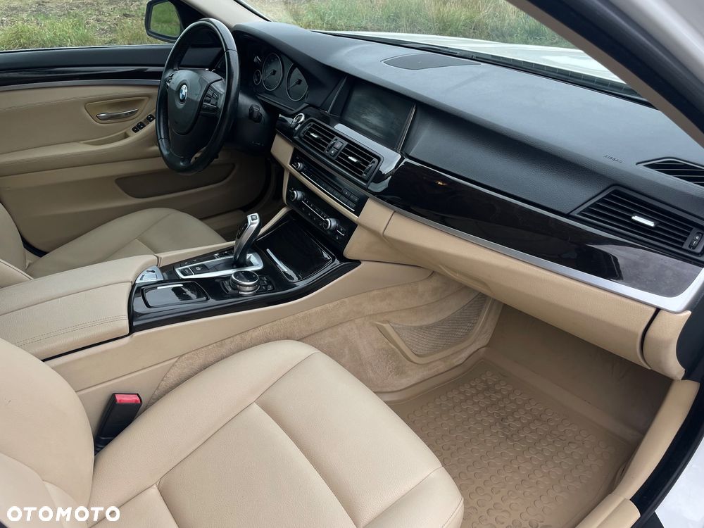 BMW Seria 5 528i xDrive Luxury Line - 16