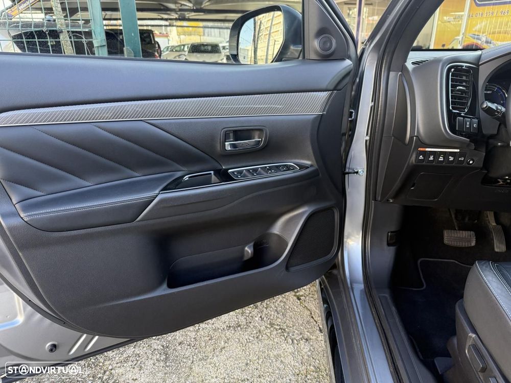 Mitsubishi Outlander 2.4 Instyle - 21