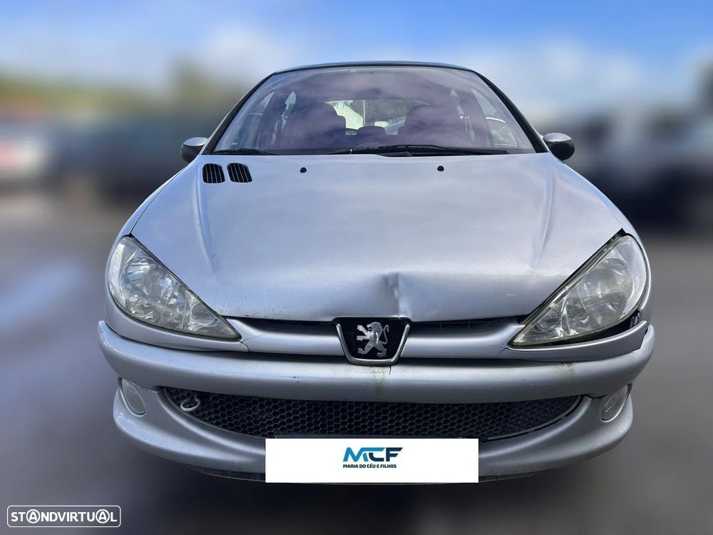 PEUGEOT 206 Hatchback (2AC) 1.4 16V Gasolina 88 cv  65 kW 2003 - 2008 KFU (ET3J4) para peças - 1