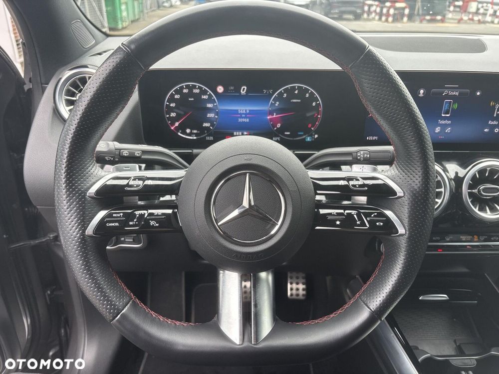 Mercedes-Benz GLA - 12