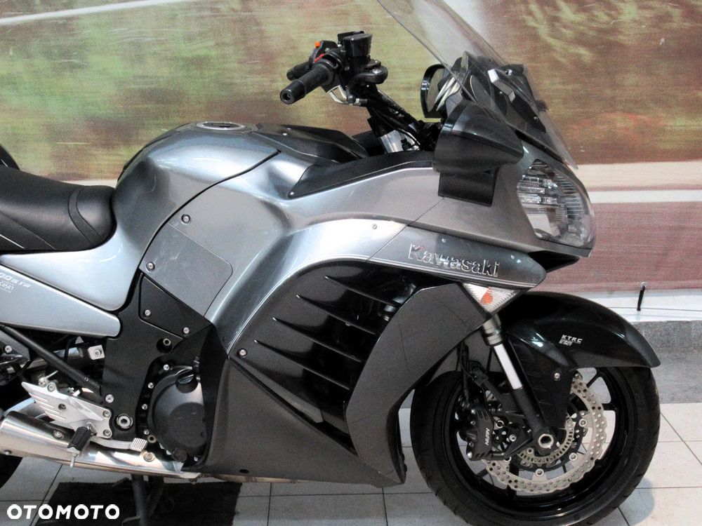 Kawasaki GTR - 24