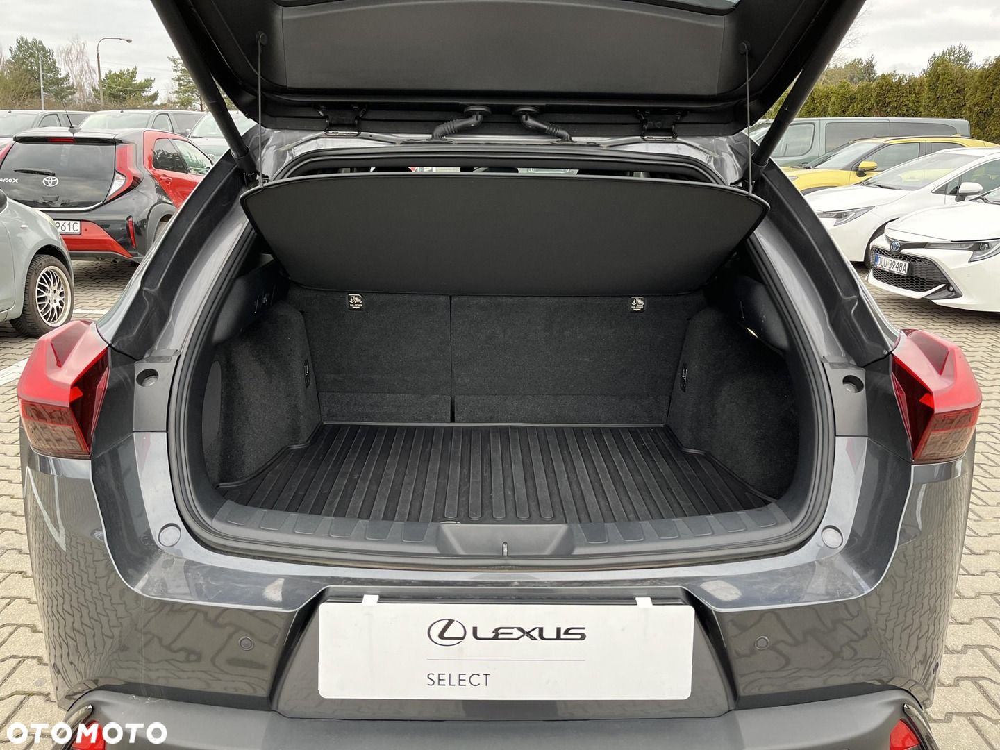 Lexus UX 200 F Sport 2WD - 11