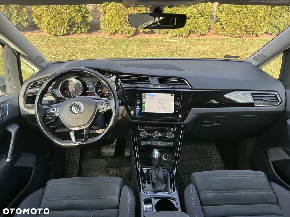 Volkswagen Touran - 11