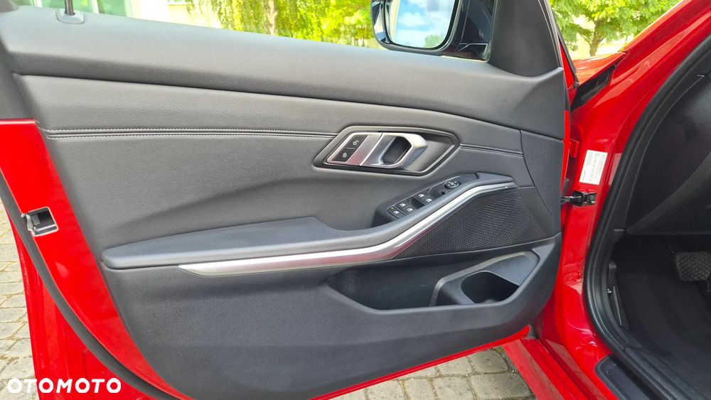 BMW Seria 3 320i xDrive Advantage - 20