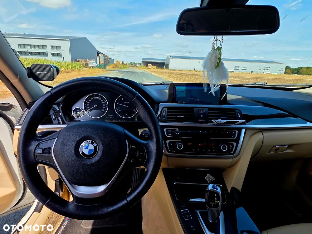 BMW Seria 3 320d xDrive Sport-Aut Luxury Line - 29