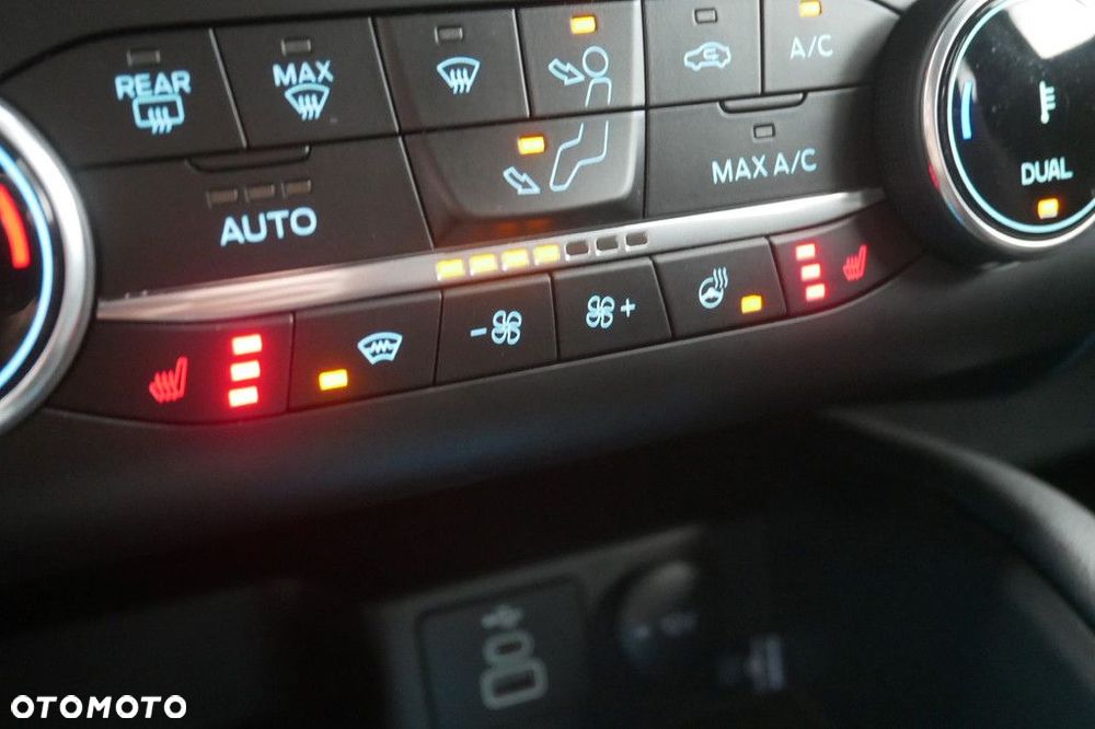 Ford Kuga - 31