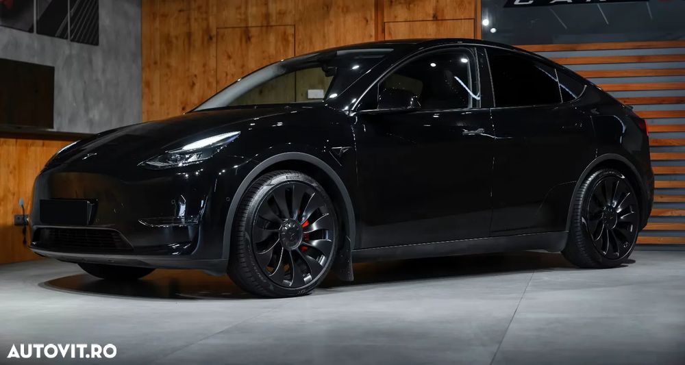 Tesla Model Y - 4