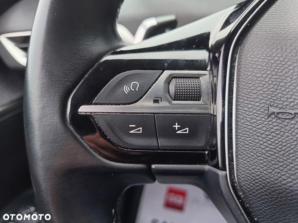 Peugeot 5008 1.6 PureTech Allure S&S EAT8 - 24