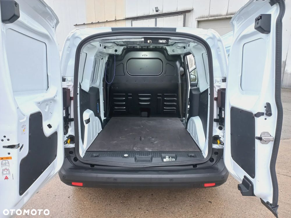 Ford Transit Courier - 18