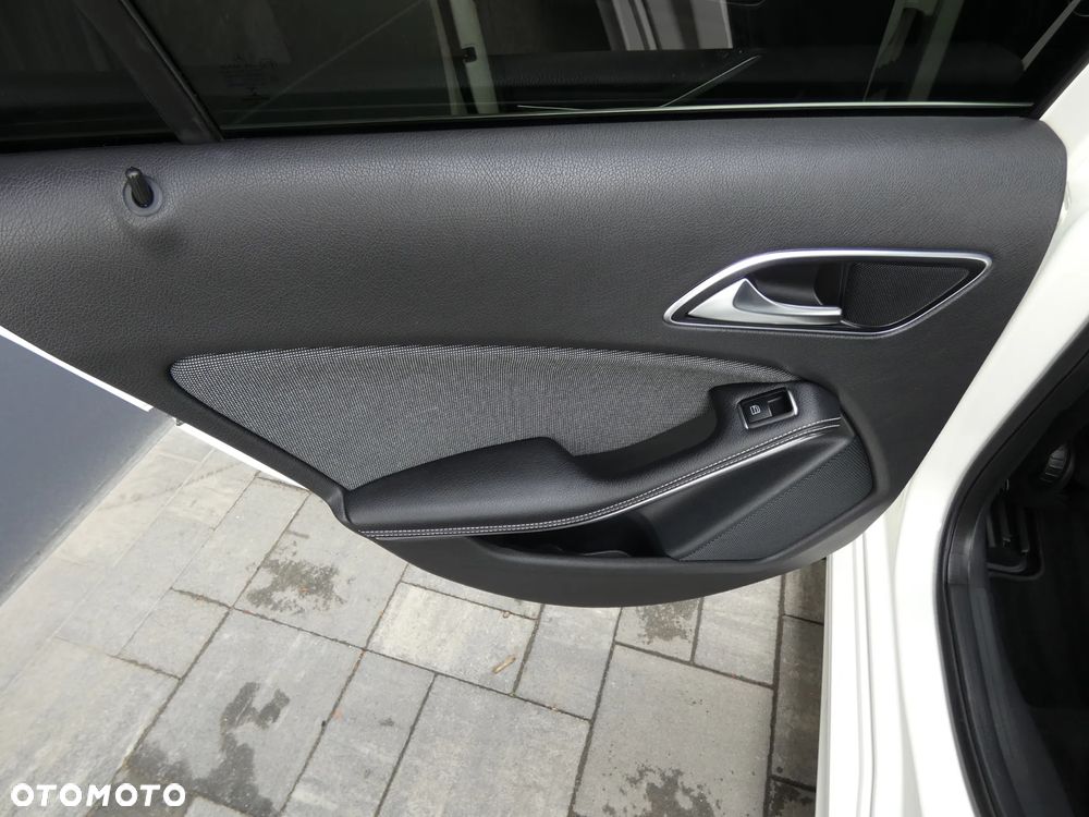 Mercedes-Benz Klasa A 180 (BlueEFFICIENCY) - 31