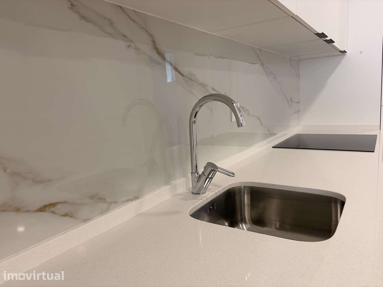 Apartamento T2 Totalmente Remodelado em Zona Calma de Torres Vedras - Grande imagem: 2/24