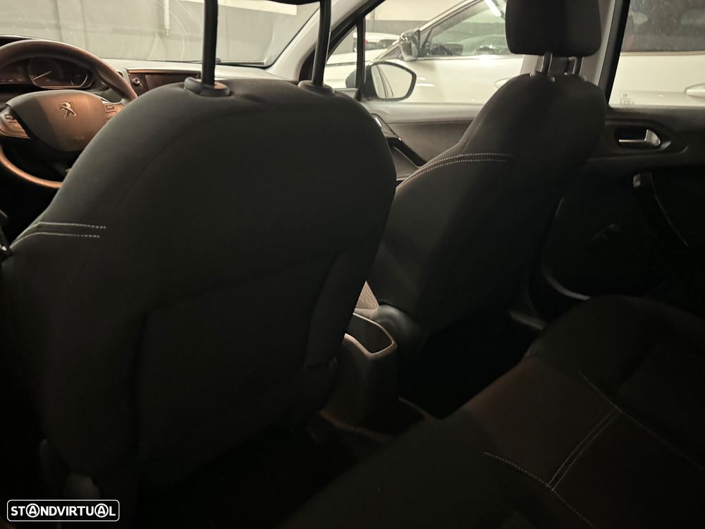 Peugeot 208 - 16