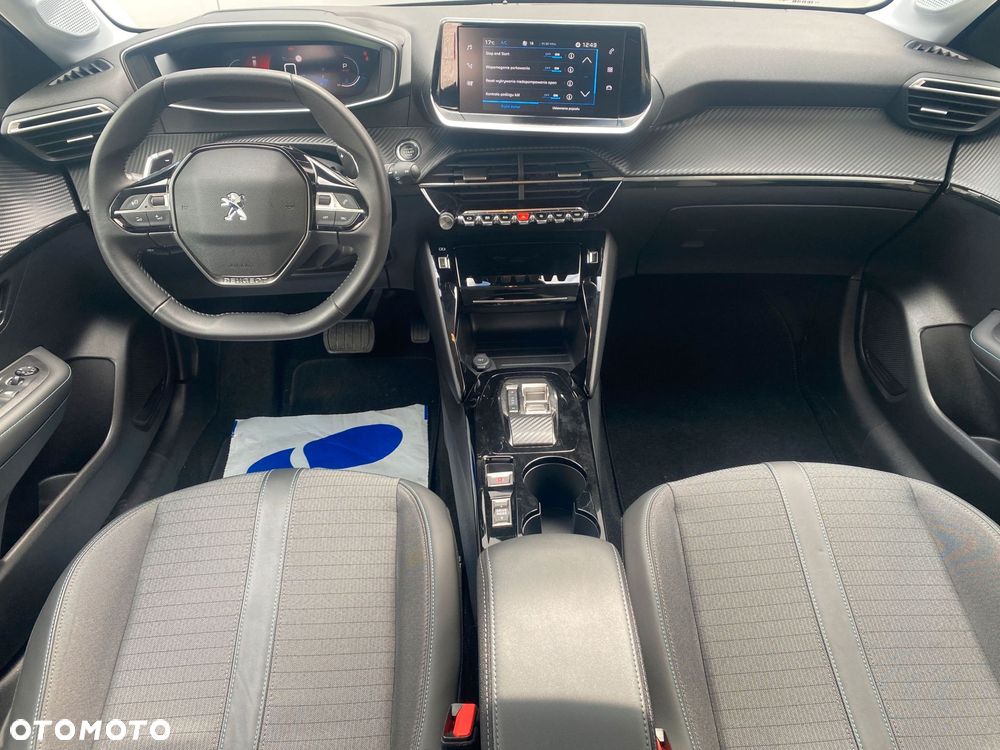 Peugeot 208 - 12