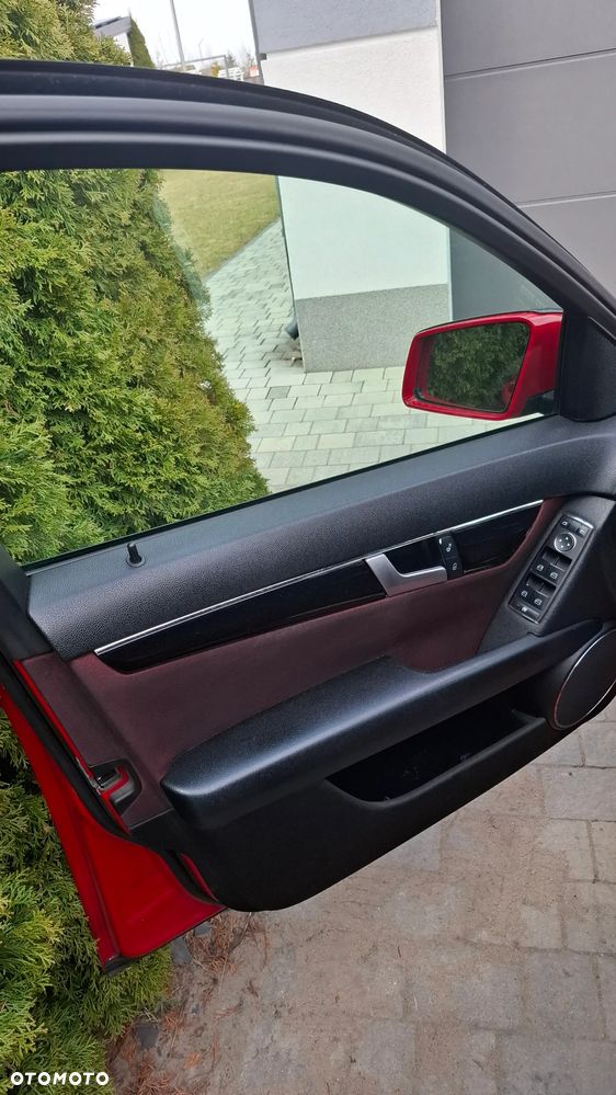 Mercedes-Benz Klasa C 250 CDI BlueEff Avantgarde - 16