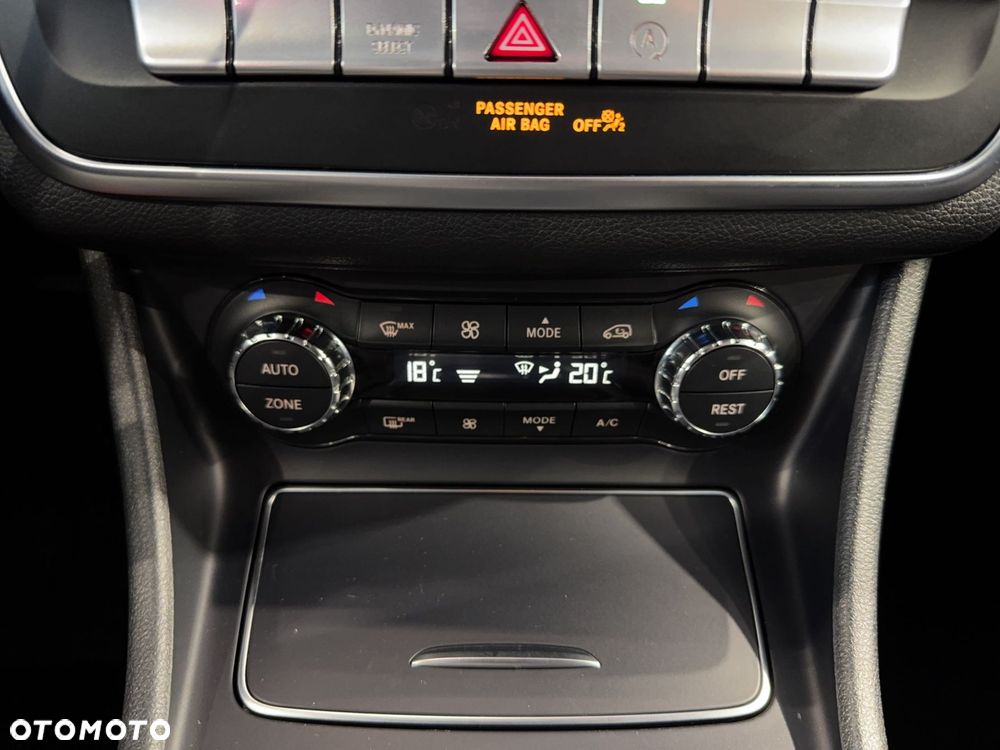 Mercedes-Benz GLA - 27