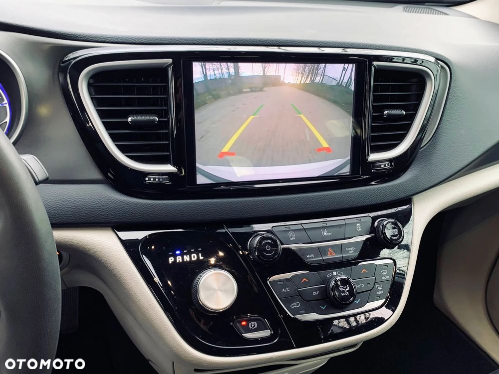 Chrysler Pacifica - 29