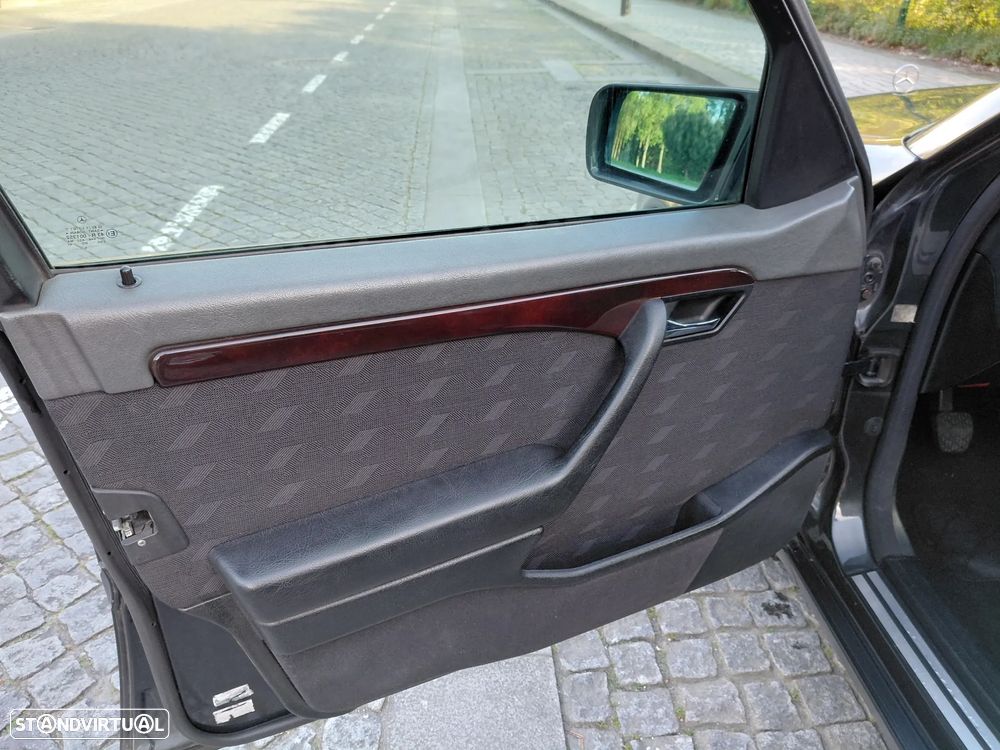 Mercedes-Benz C 200 D Elegance - 21