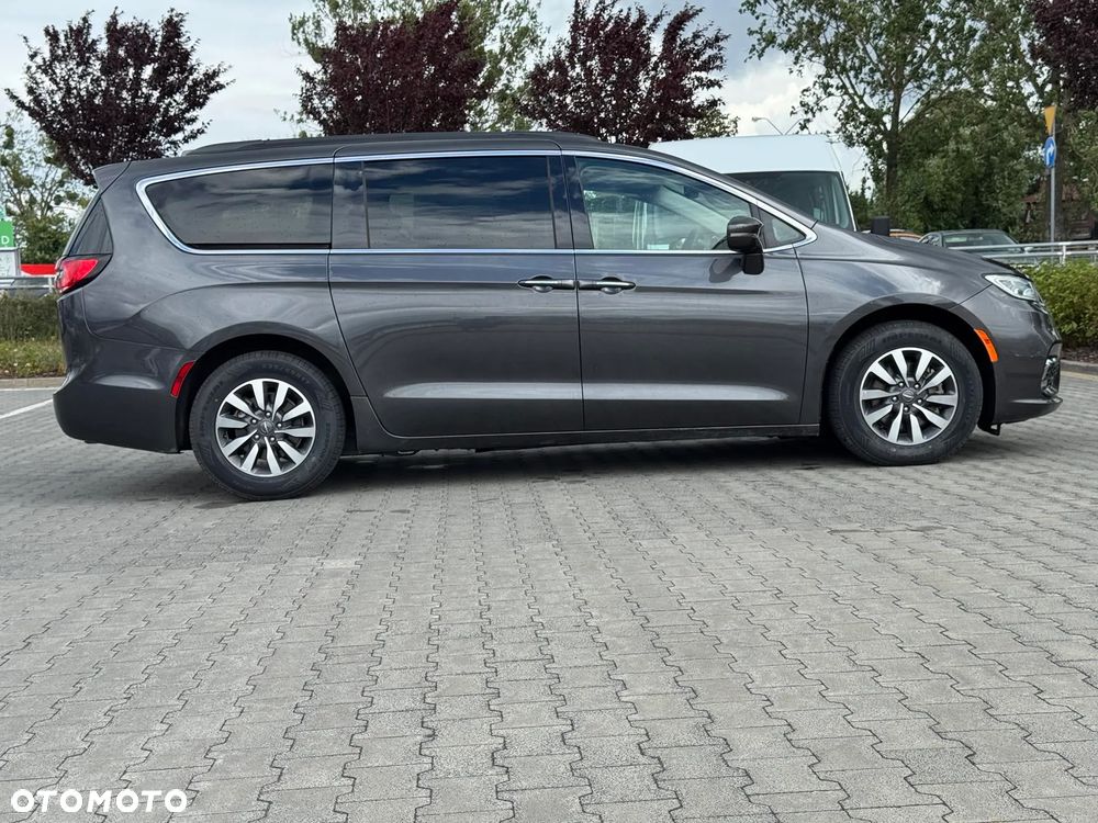Chrysler Pacifica - 11