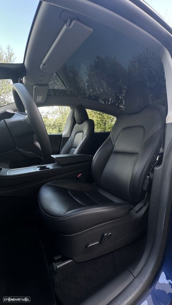 Tesla Model Y - 17