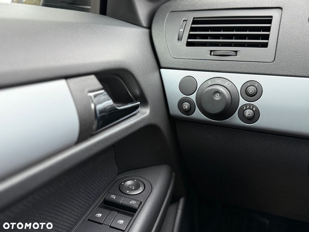 Opel Astra 1.6 Enjoy Easytronic - 25