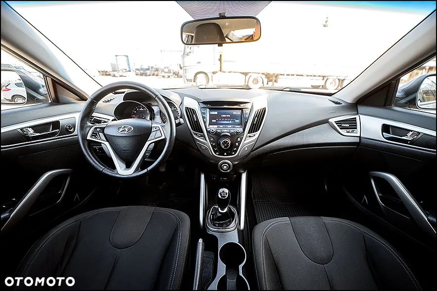 Hyundai Veloster - 15