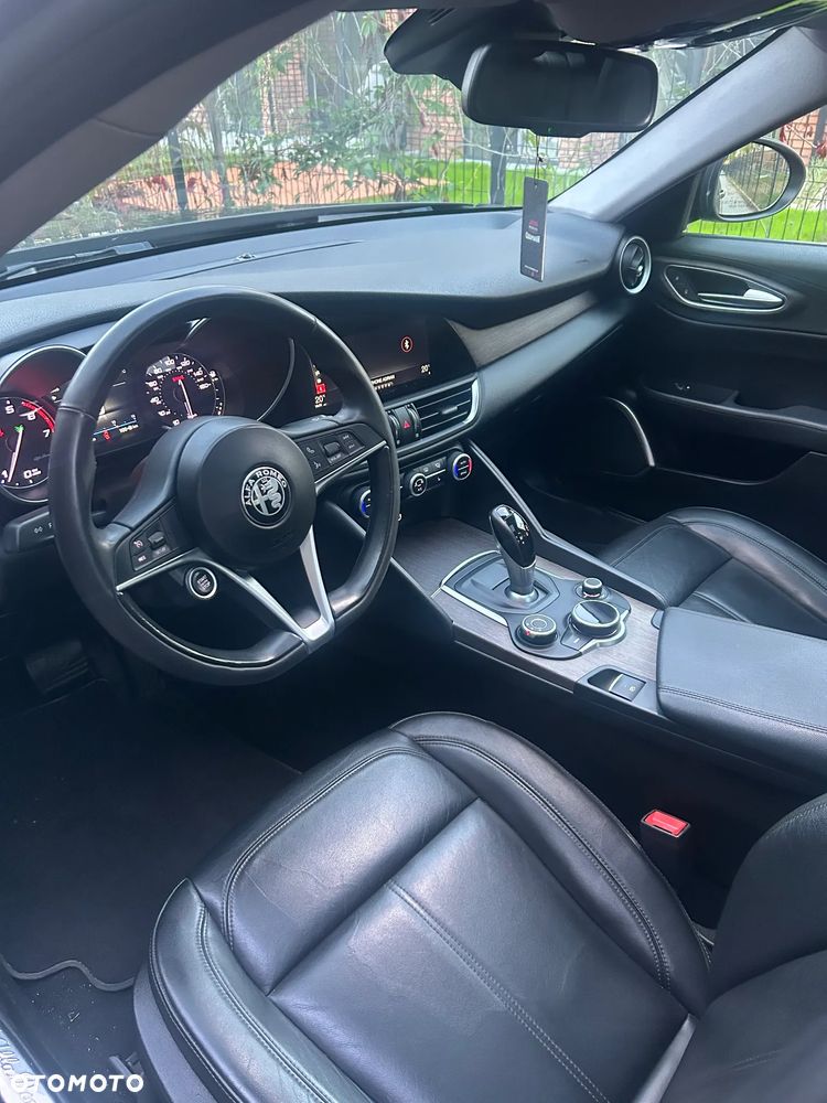 Alfa Romeo Giulia - 11